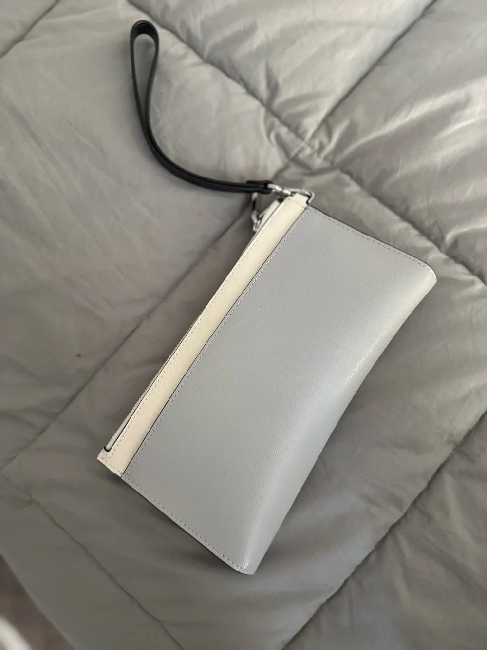 kate spade gray and cream wristlet with black strap